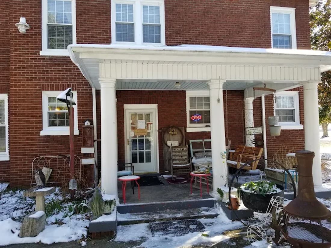 Magnolia House Antiques photo 1