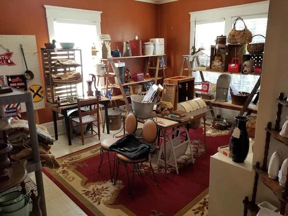 Magnolia House Antiques photo 2